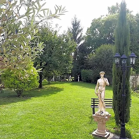 La Crapounette (adults Only) Bed & Breakfast