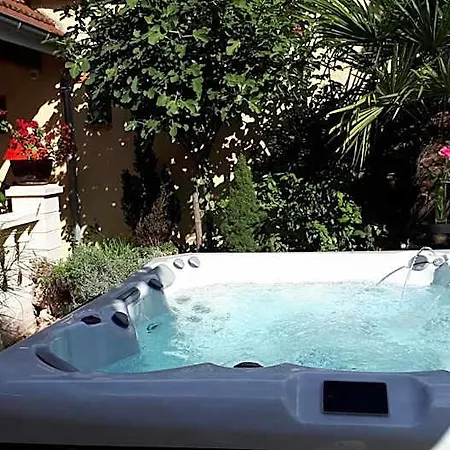 La Crapounette (adults Only) Bed & Breakfast *